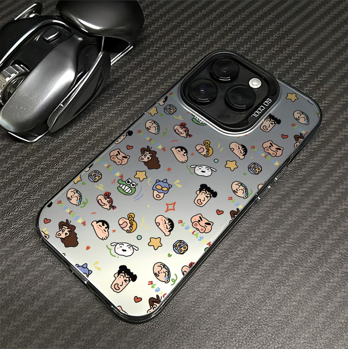 日韩可爱蜡笔小新适用苹果16promax手机壳iPhone15创意14新款xs小众13网红pro情侣12少女plus镭射17防摔x硬壳