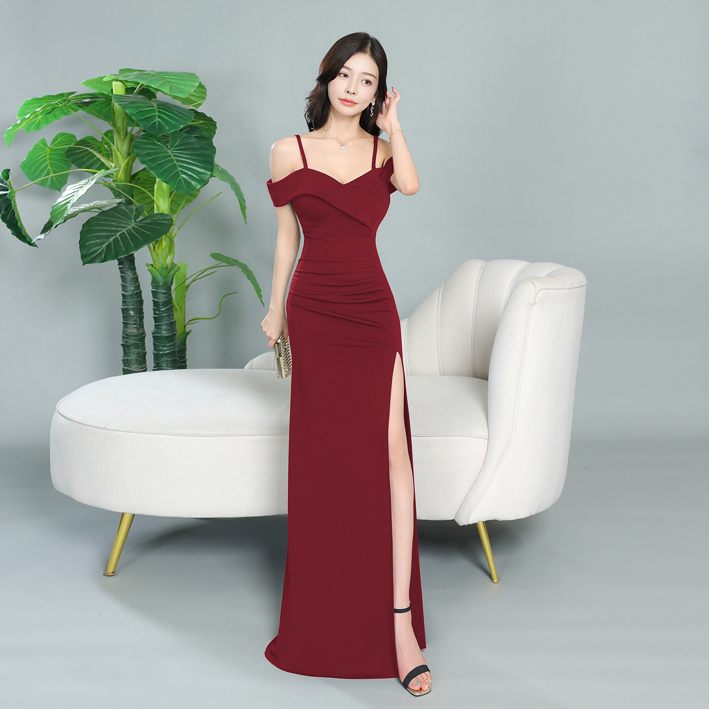 性感深V吊带长款开叉晚礼服包臀修身显瘦高级感酒红色露肩连衣裙
