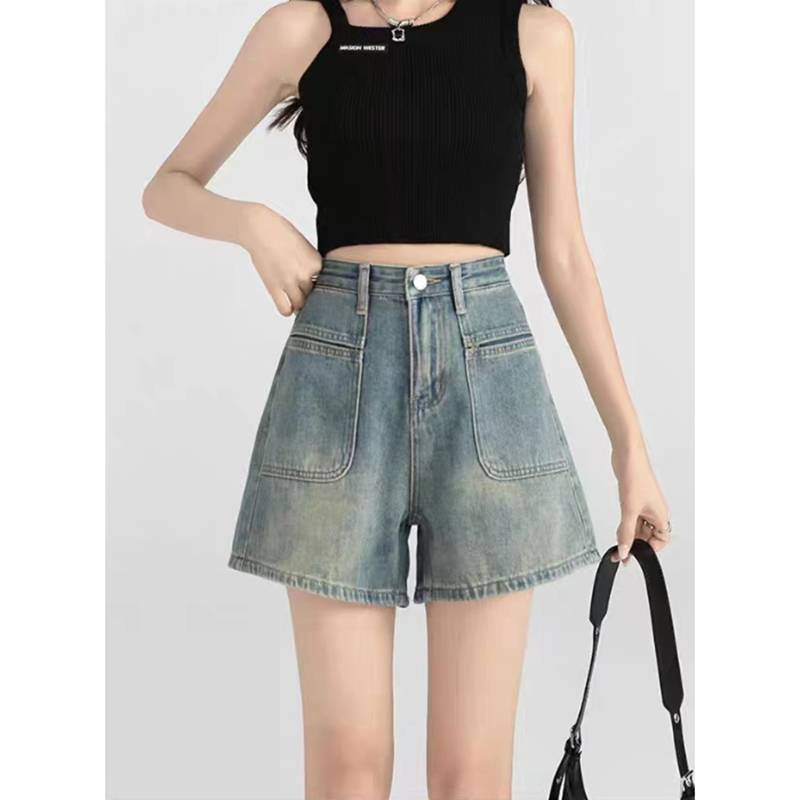 Randomly distribute miscellaneous clothing tops and pants