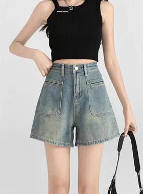 Randomly distribute miscellaneous clothing tops and pants