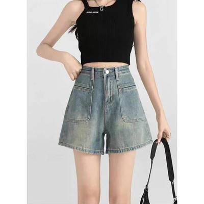 Randomly distribute miscellaneous clothing tops and pants