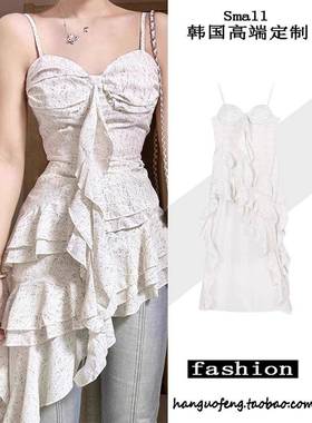 Randomly distribute miscellaneous clothing tops and pants