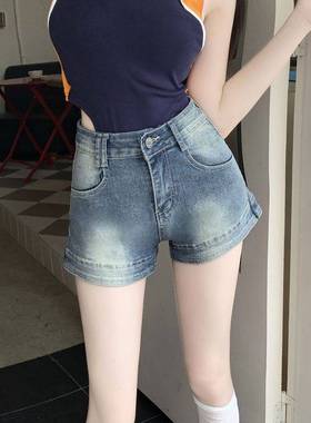 Randomly distribute miscellaneous clothing tops and pants