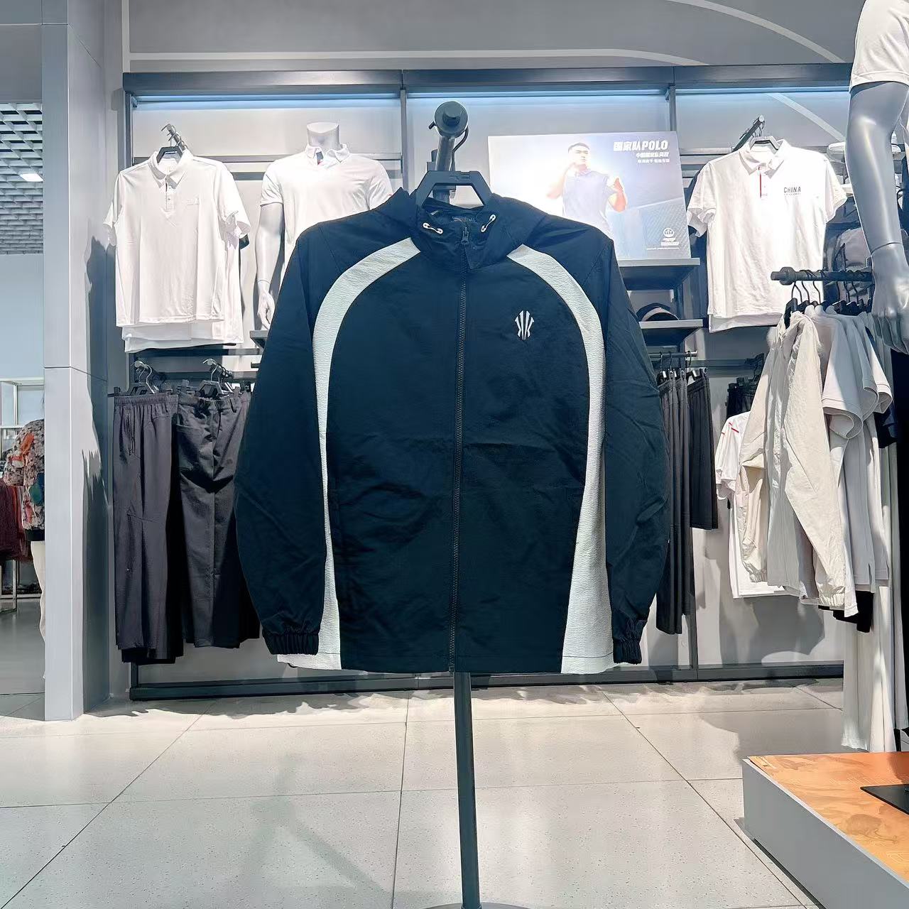 安踏男衣秋季欧文梭织防水夹克