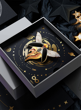 Max无界荧火虫胸针高级感徽章精致小众男高档女原创设计别针礼物