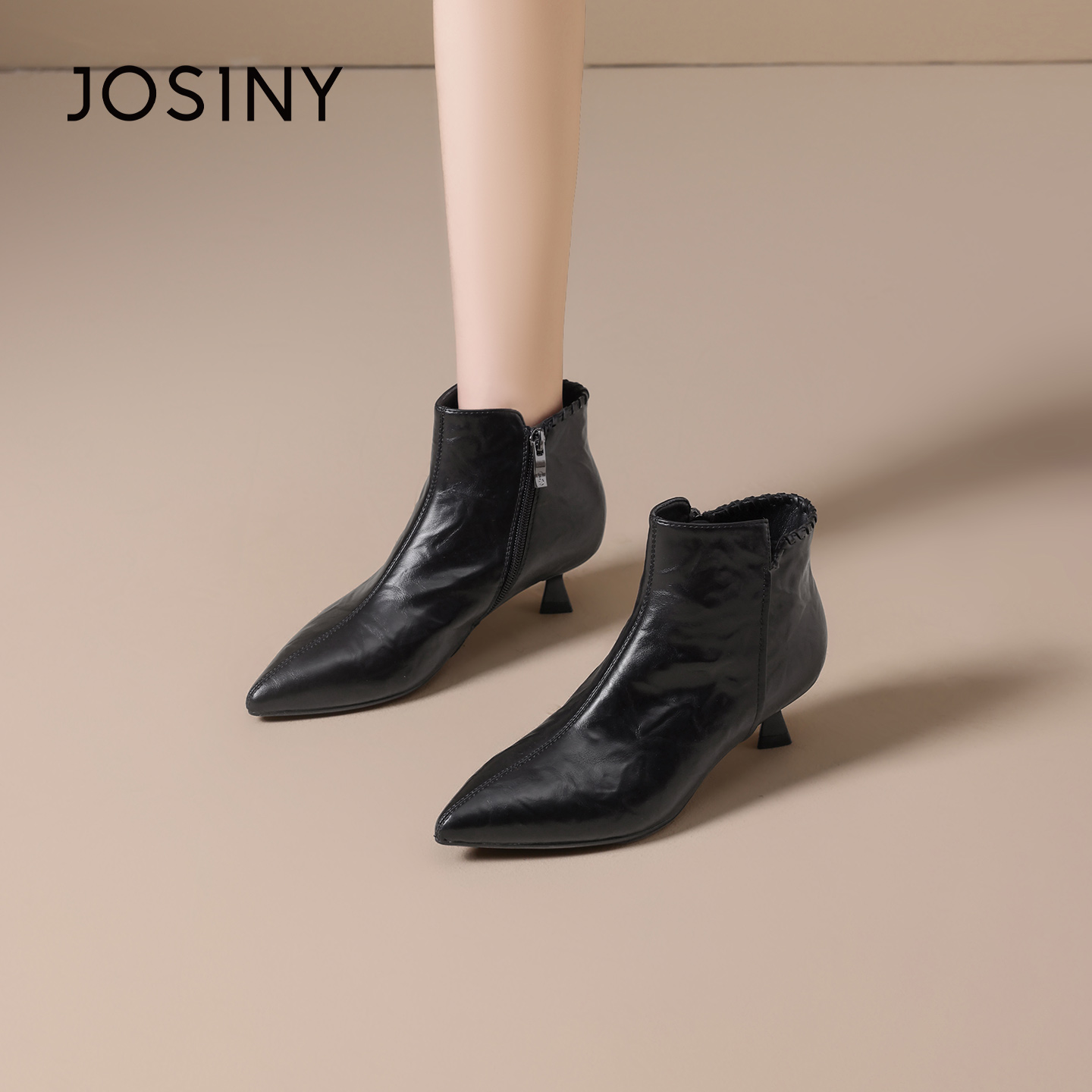 卓诗尼2025秋冬新款尖头短筒靴时尚舒适瘦瘦靴潮流侧拉链时装靴女
