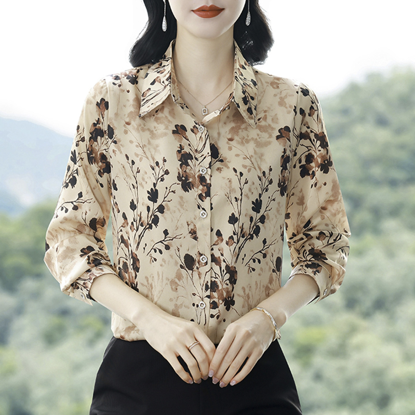 中年妈妈秋装2026新款翻领印花长袖衬衫女士春秋开衫衬衣减龄上衣