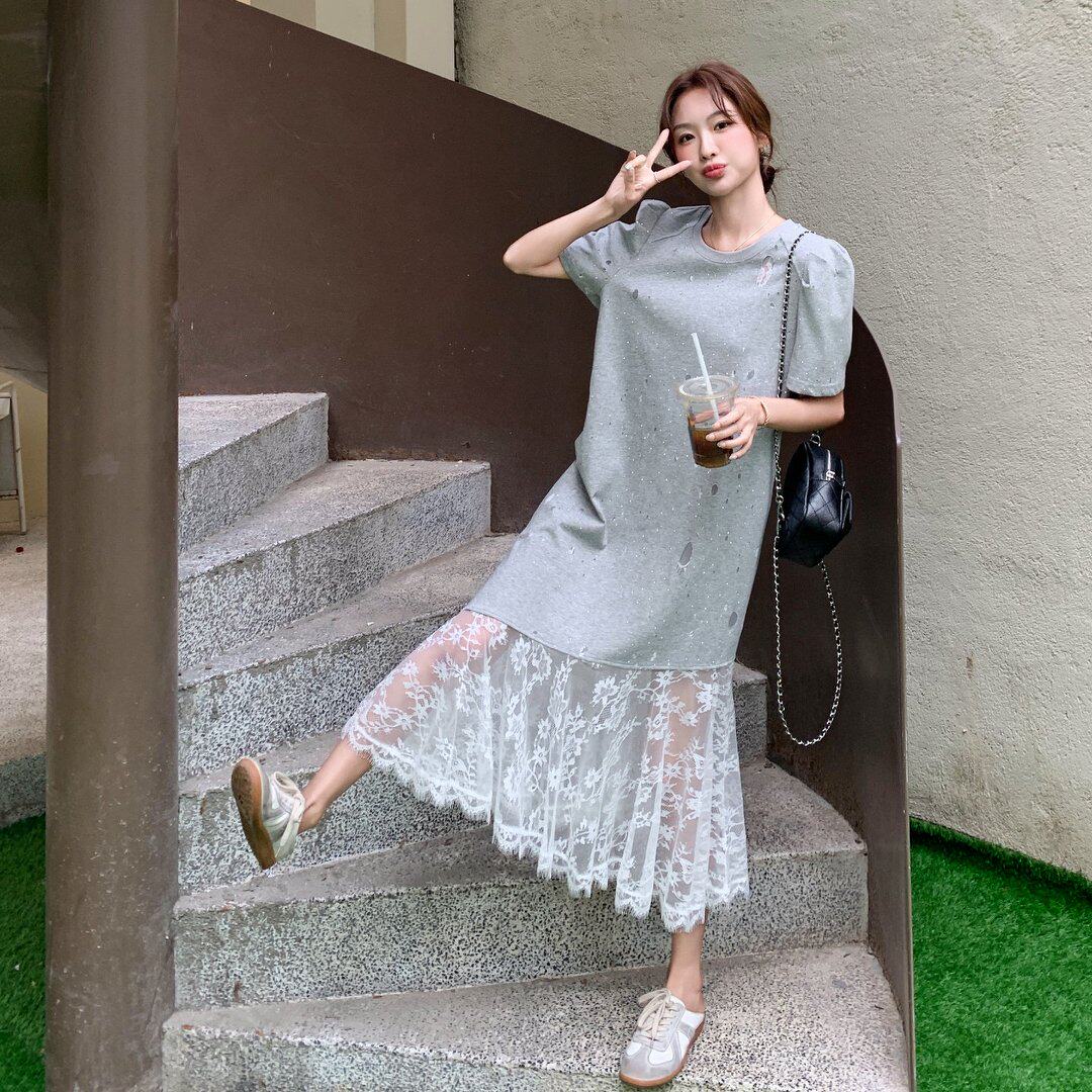 灰色蕾丝拼接连衣裙女夏新款韩系设计感小众气质减龄过膝T恤长裙