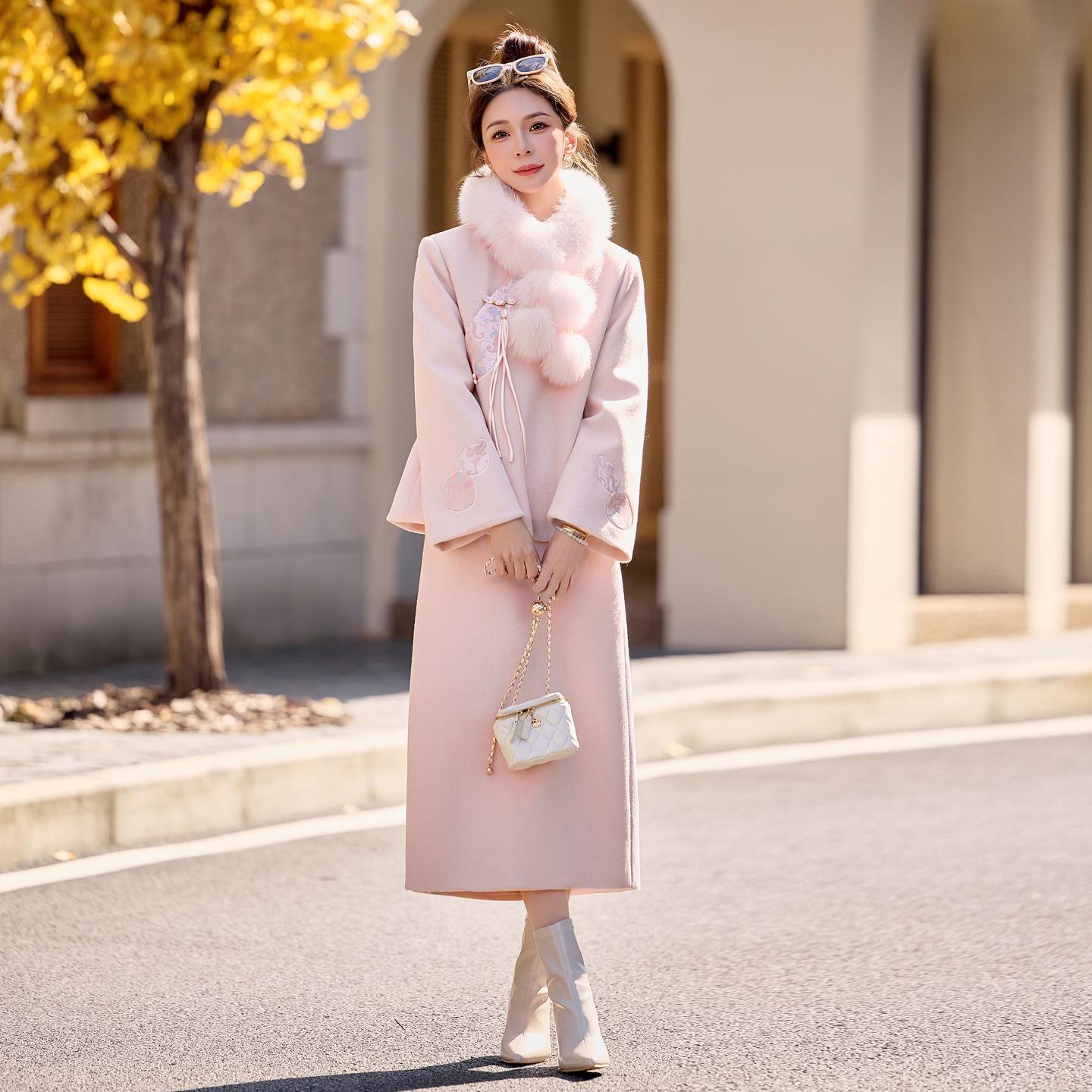 新中式国风盘扣刺绣羽绒服套装长裙女冬装新款贵气富家千金两件套