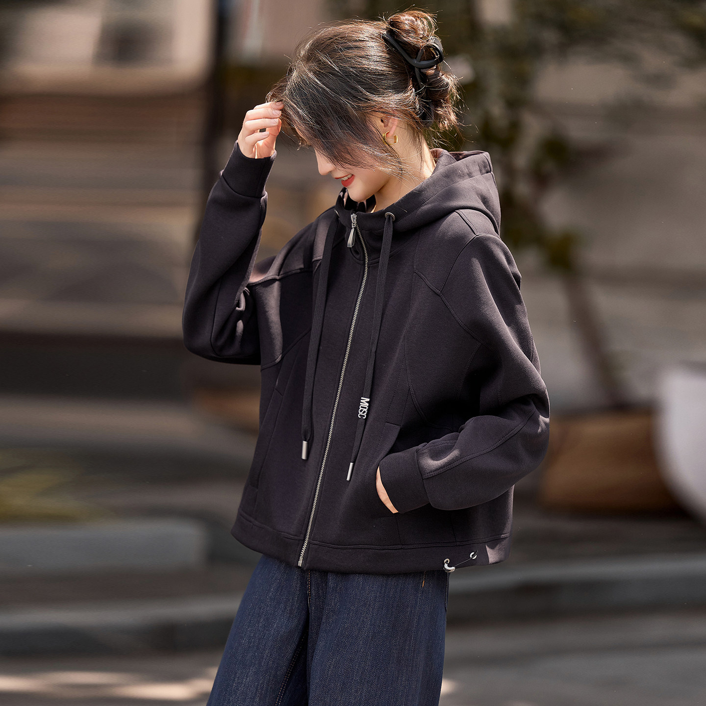 藏青色短款连帽卫衣女秋季新款下摆抽绳拉链开衫休闲运动外套上衣