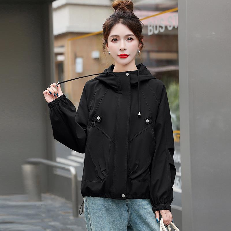 薄款外套女宽松短款休闲小个子风衣春秋新款大码连帽百搭长袖上衣