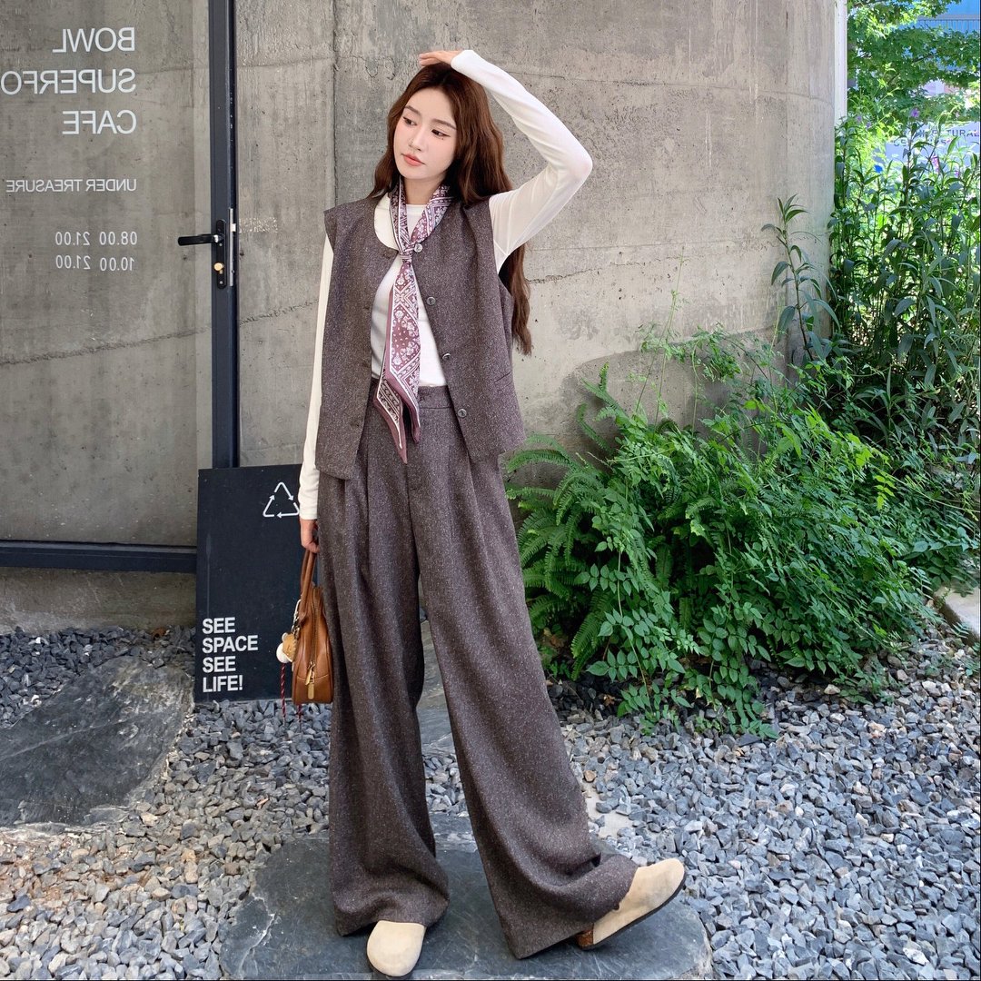 盐系轻熟风打底衫马甲阔腿裤套装春秋新款宽松显瘦减龄长裤两件套