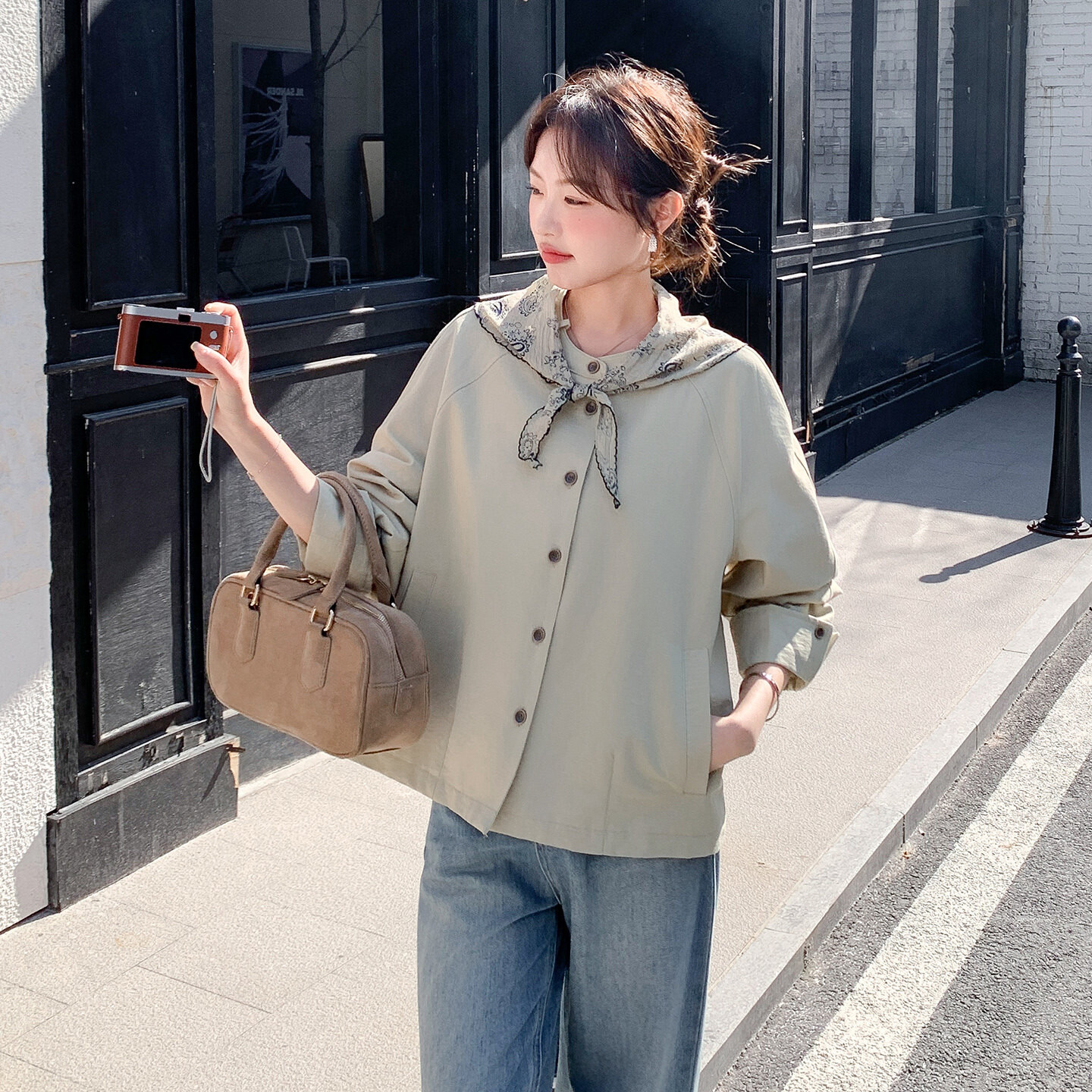 韩系卡其色百搭丝巾领短外套女