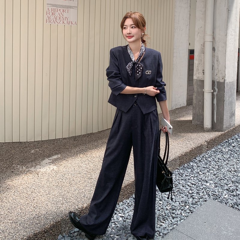 重要场合干练通勤套装女春秋新款高级感V领气质西装阔腿裤两件套