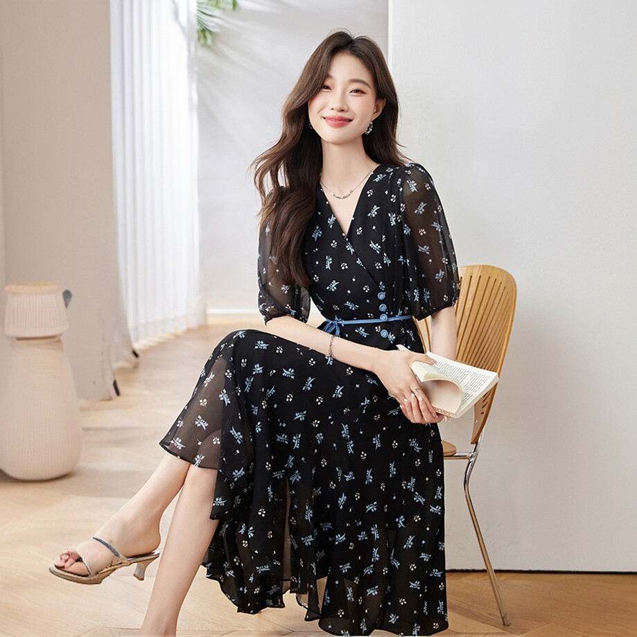 法式v领显瘦印花连衣裙女夏系带收腰高级感真丝雪纺飘逸中长裙