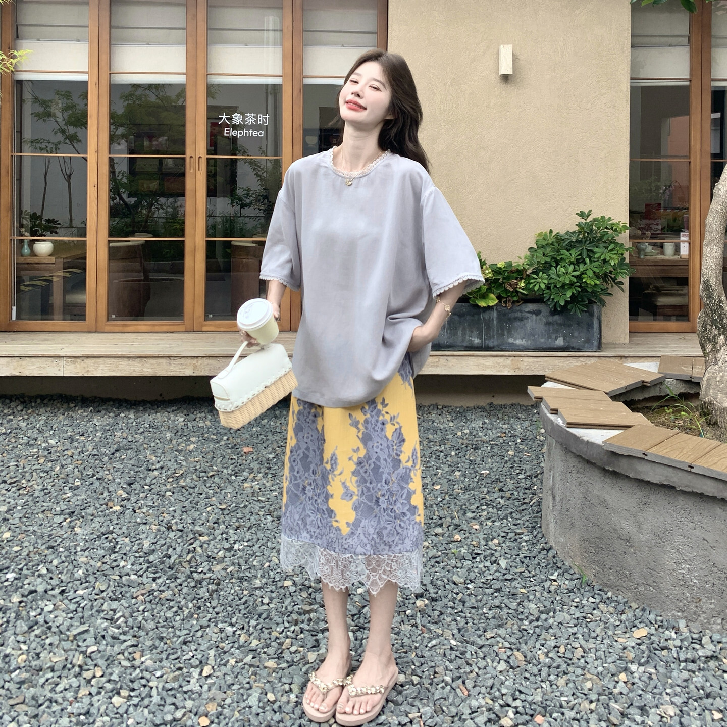 圆领上衣蕾丝拼接半身裙