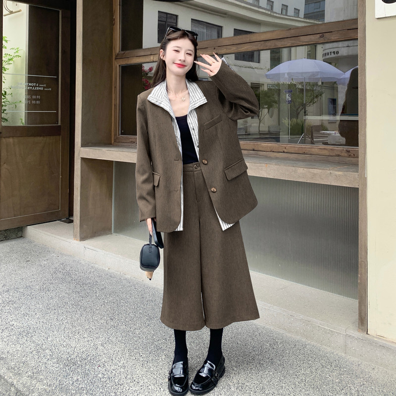 韩系老钱风假两件条纹拼接西装套装女秋季高级感休闲阔腿裤两件套