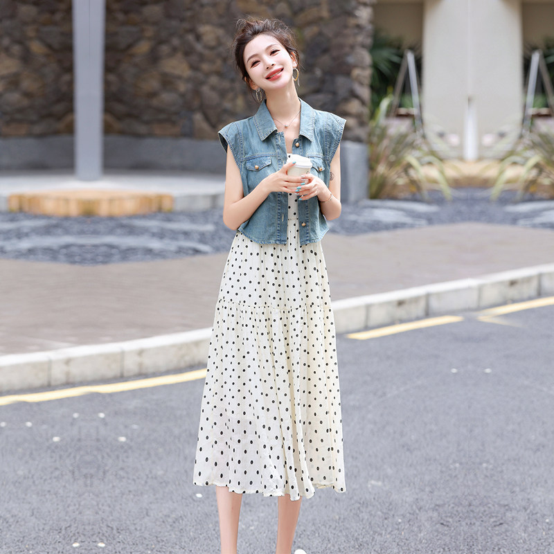 牛仔马甲搭配一整套波点吊带连衣裙两件套女夏季新款超好看套装裙