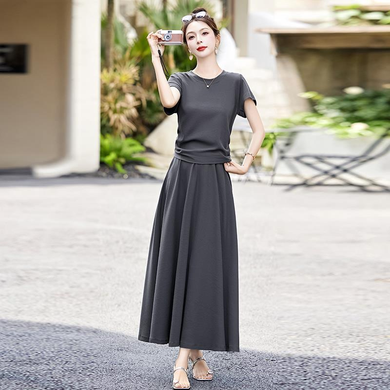 高级感慵懒风圆领短袖连衣裙套装女夏季收腰显瘦灰色半身裙两件套