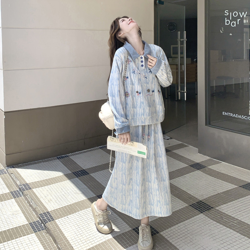 小清新减龄氛围感条纹刺绣套装裙女秋季2026新款上衣半身裙两件套