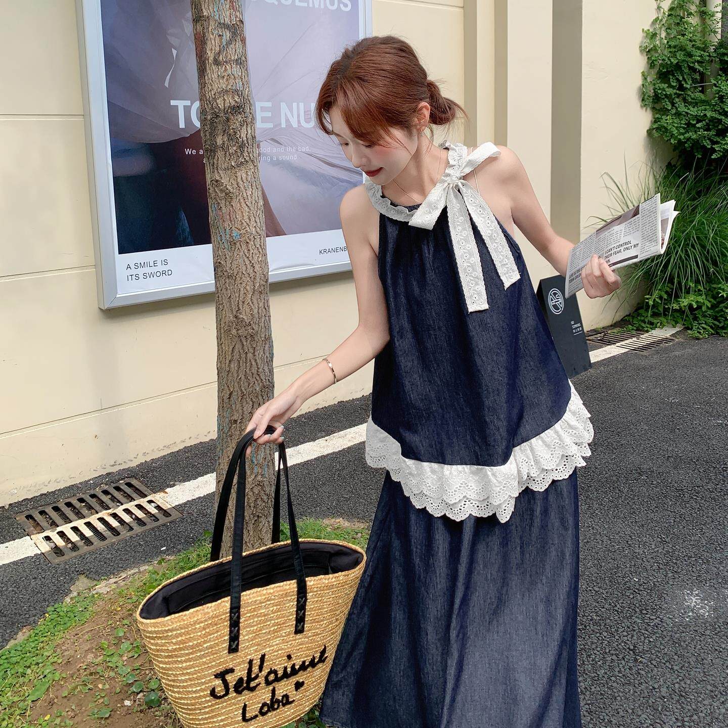 蕾丝系带牛仔无袖挂脖衬衫半身裙套装女夏大方得体超火流行两件套