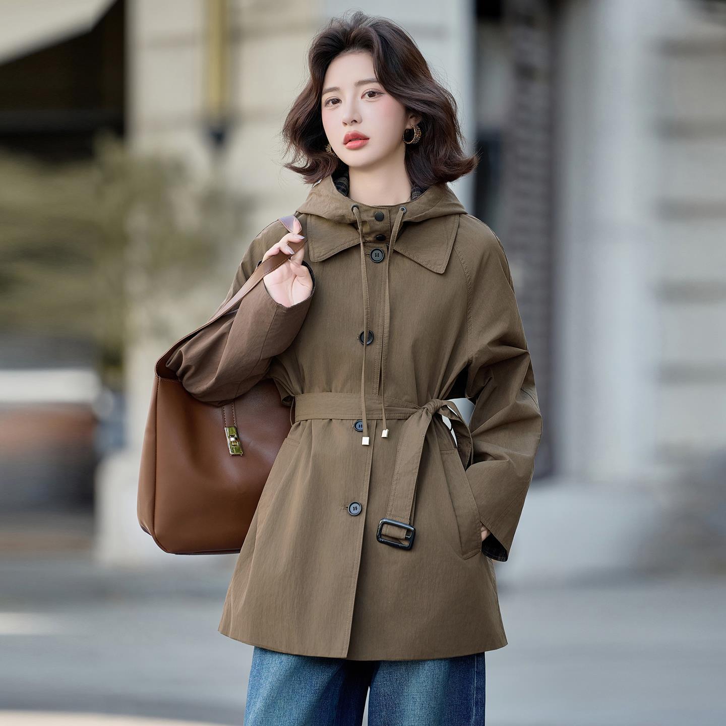 时尚格纹连帽收腰风衣女春秋新款微胖减龄宽松显瘦单排扣休闲外套