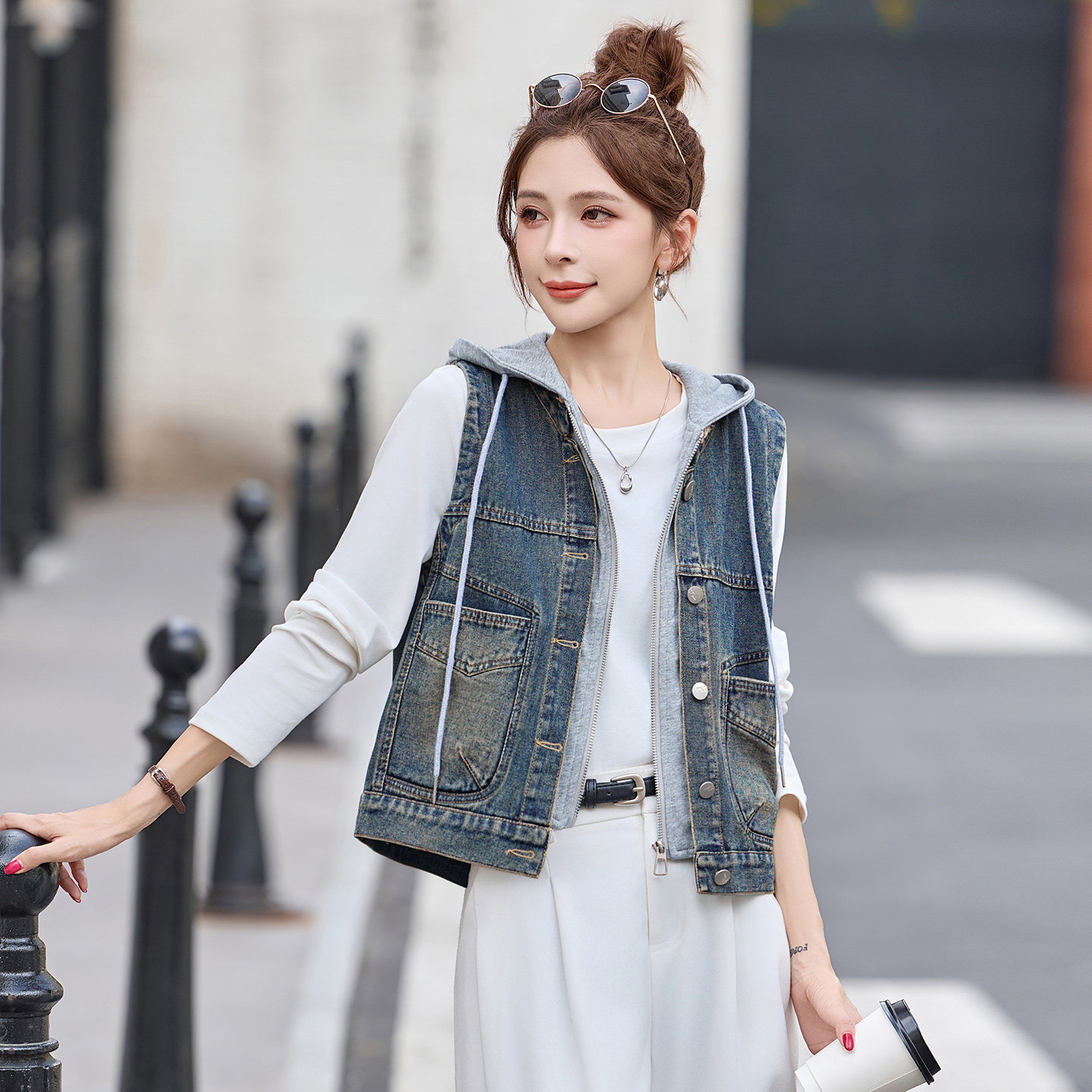 短款无袖背心连帽牛仔马甲女
