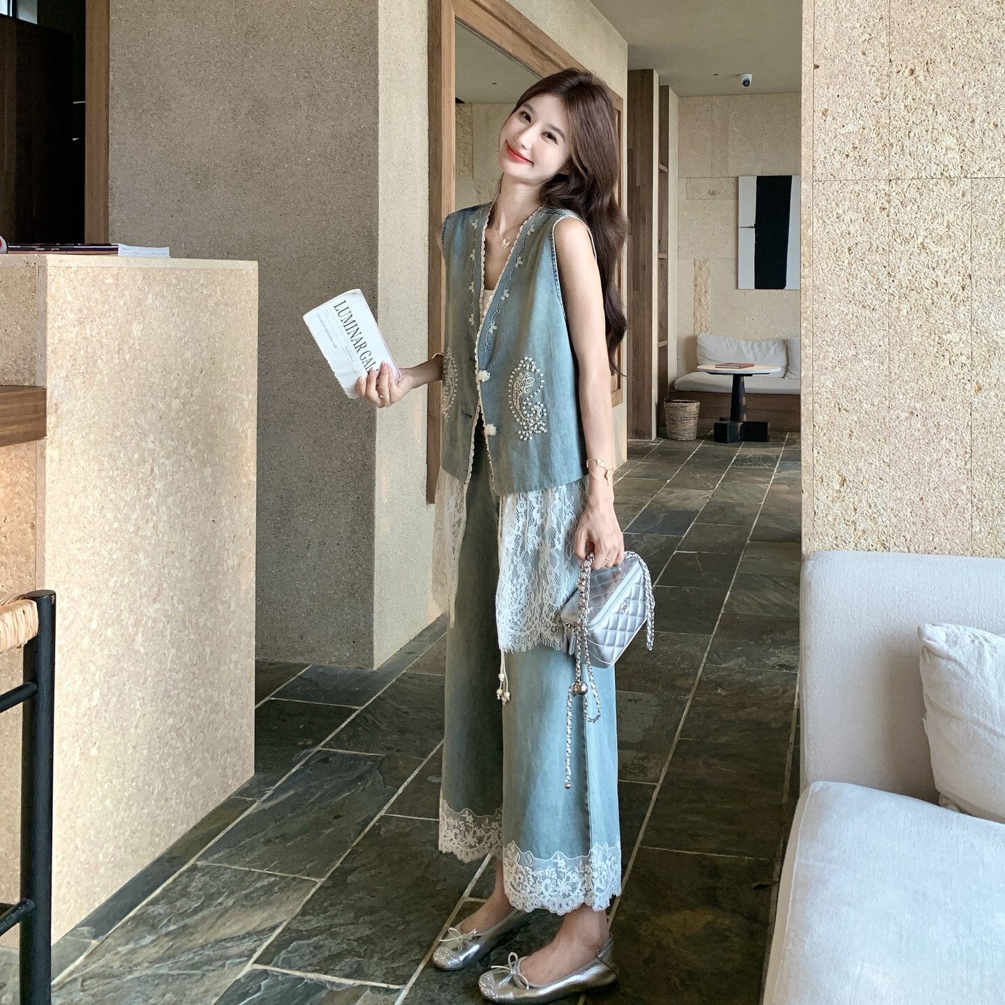 蕾丝拼接V领马甲阔腿裤
