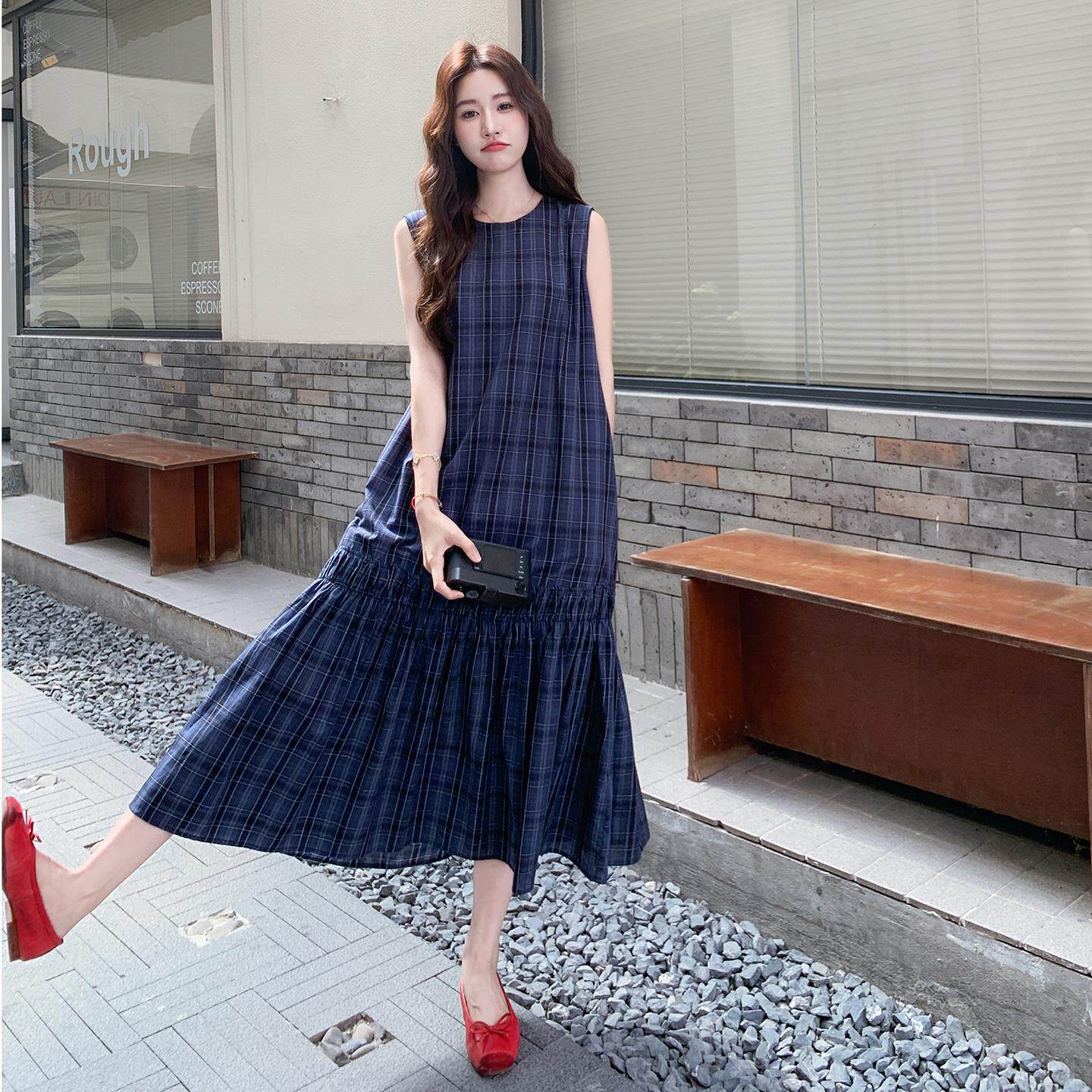 藏青色无袖格子连衣裙女夏2025新款流行学院风森系减龄背心裙爆款