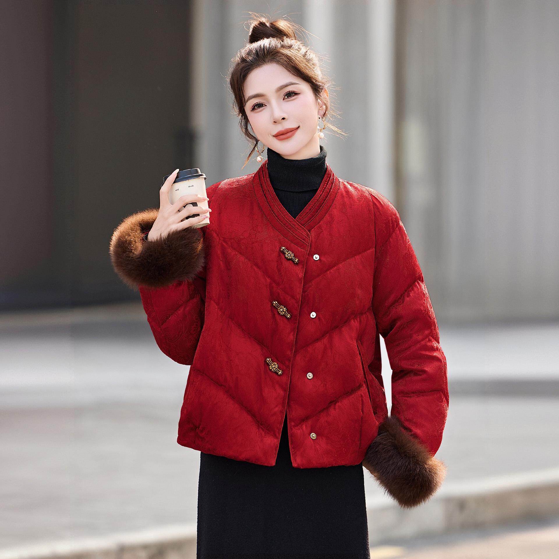 新中式国风羽绒服女冬新款巨好看的短款红色狐狸毛保暖白鸭绒外套