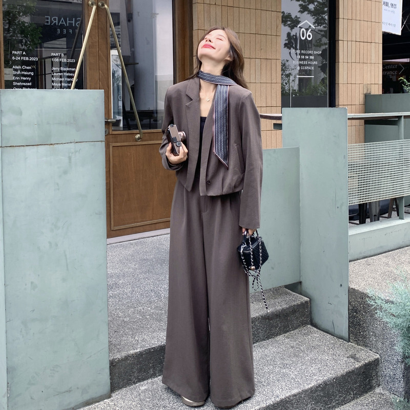 松弛感短款西装套装女2026秋季新款高级感西服外套阔腿长裤两件套
