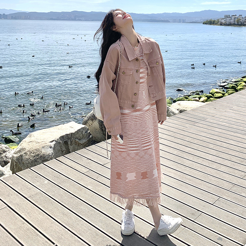 粉色牛仔流苏条纹连衣裙套装女春秋减龄超火两件套多巴胺ootd穿搭
