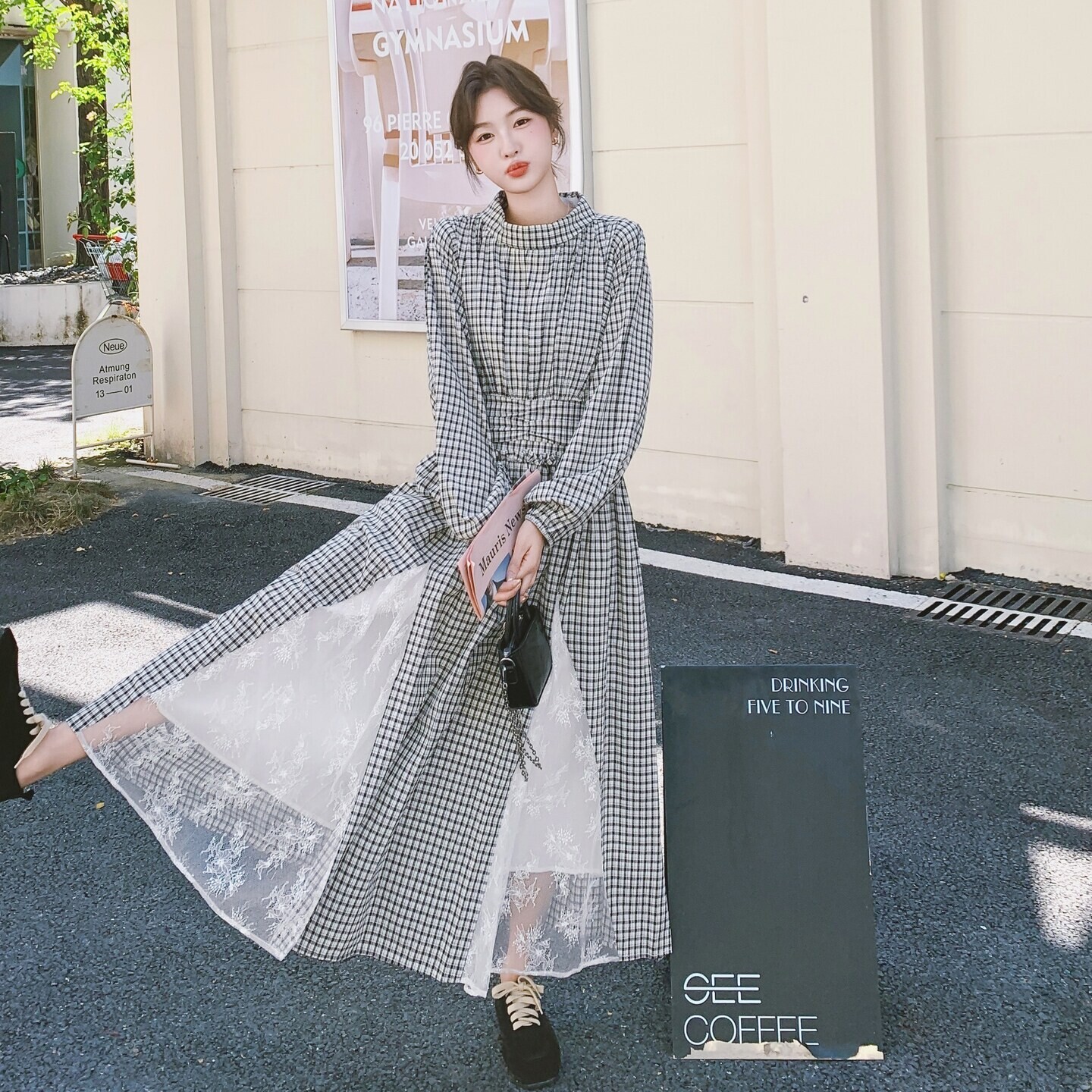黑白格子灯笼袖蕾丝拼接连衣裙女