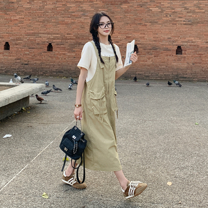 独特漂亮学院风卡其色背带连衣裙女夏新款超好看工装风连身长裙子图片