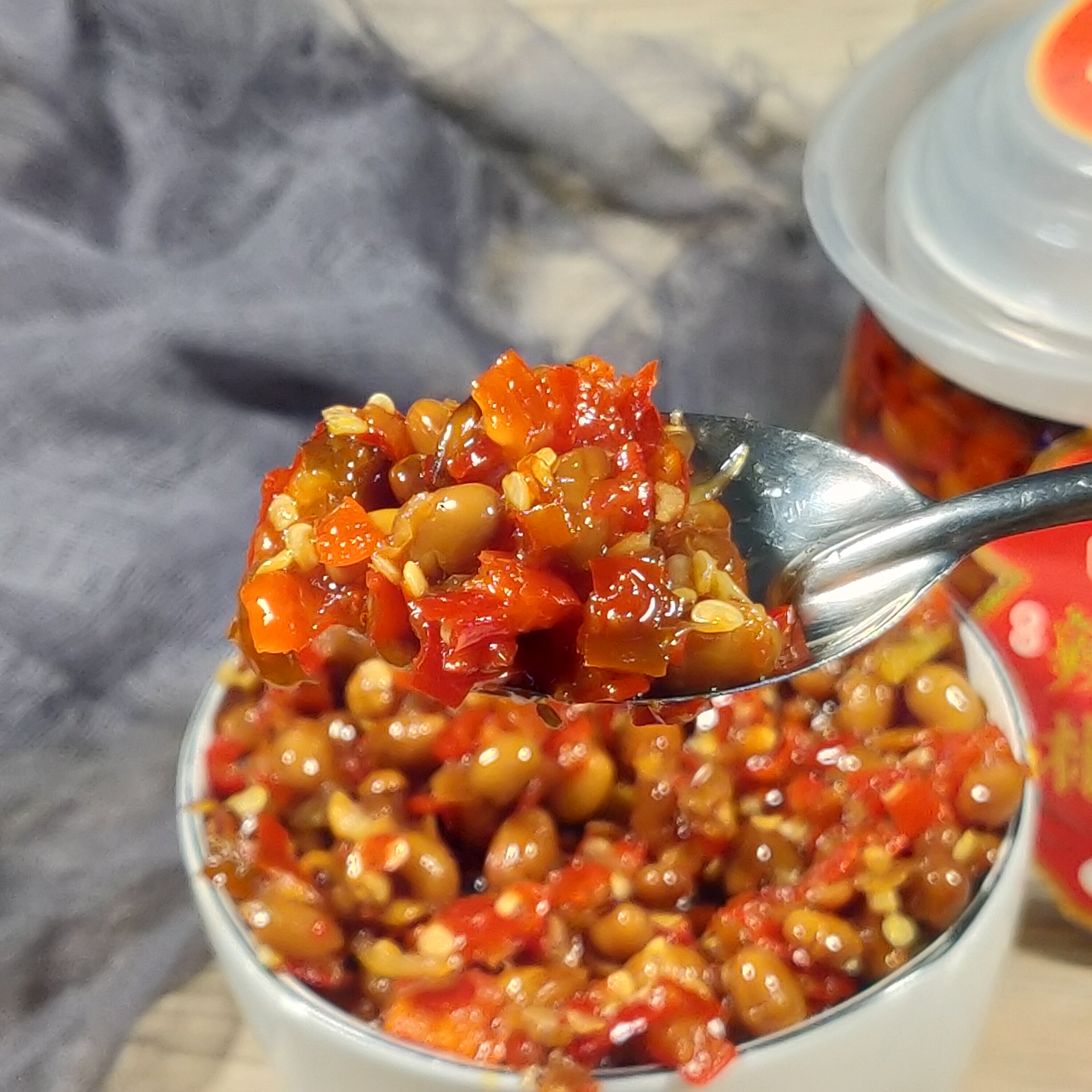 河南特产香辣酱豆瓶装拌面拌饭下饭菜自制辣椒酱豆子500g