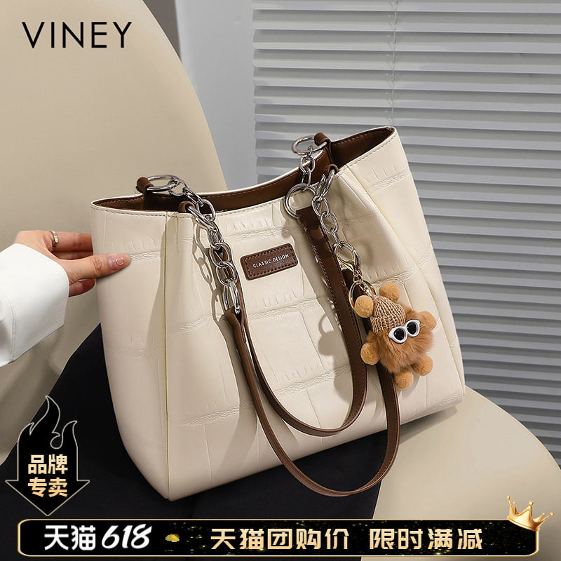 Viney托特包包2026新款春夏时尚女包小熊挂件大容量单肩时尚大包