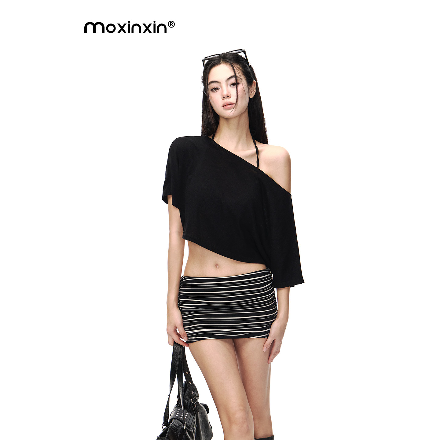 Moxinxin 黑色斜肩短袖t恤女夏季宽松短款罩衫体恤辣妹露肩上衣