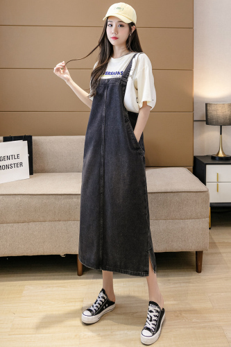 Real shot of loose, casual, versatile denim overalls, mid-length slim dress for women