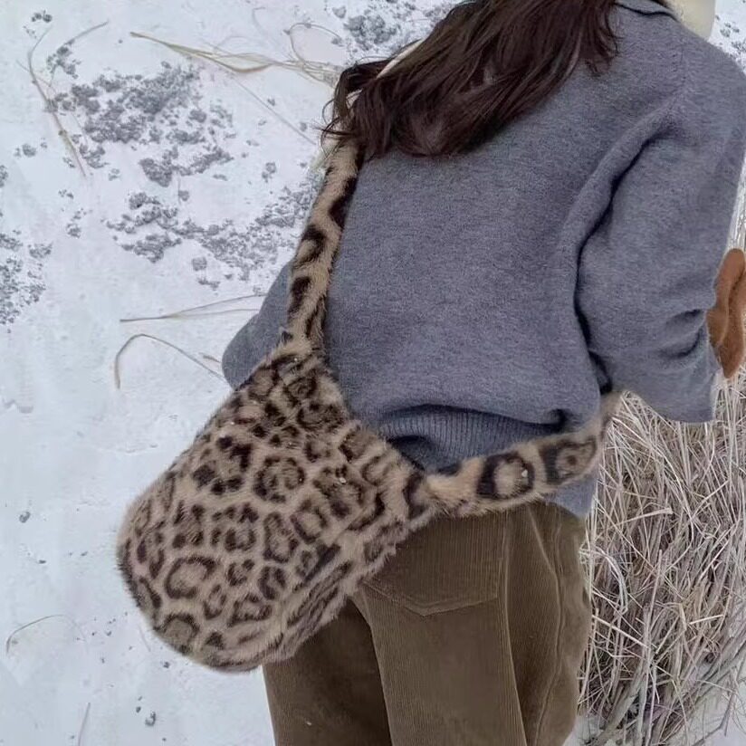 小众毛绒绒个性时尚单肩斜挎包