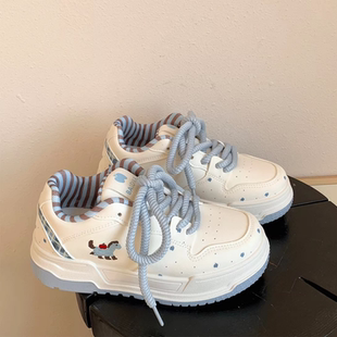 女童韩版轻便小白鞋2026春秋爆款初中生时尚耐磨面包鞋软底运动鞋