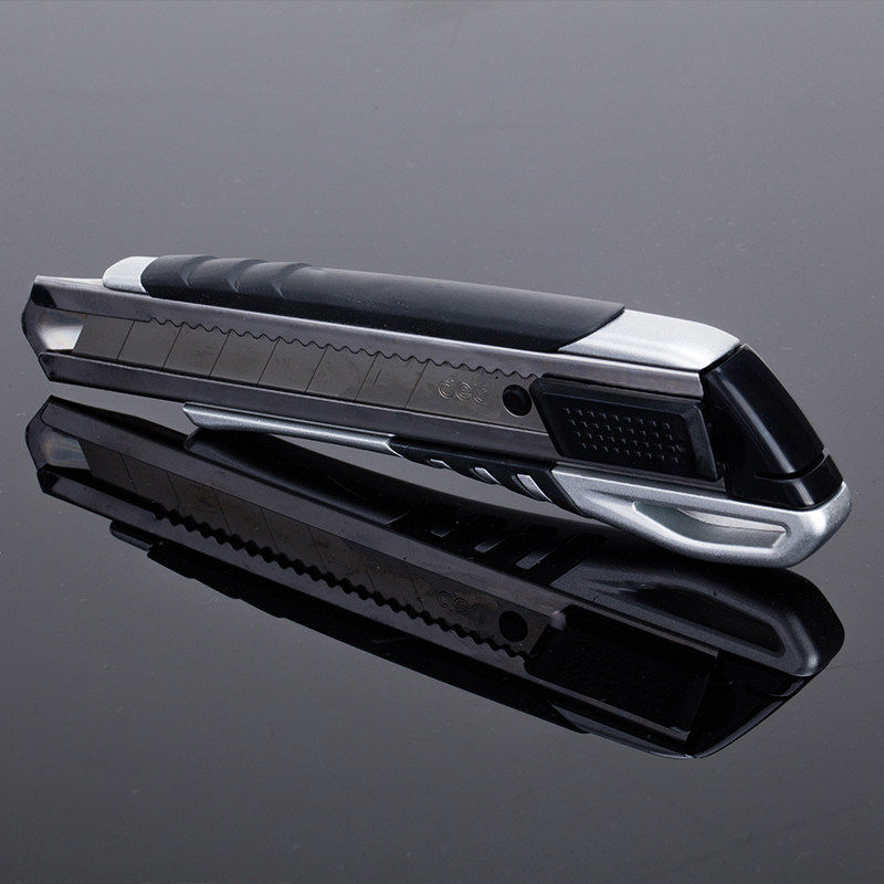 得力2057金属美工刀套装壁纸裁纸刀电工刀刀片裁纸重型大号工业用