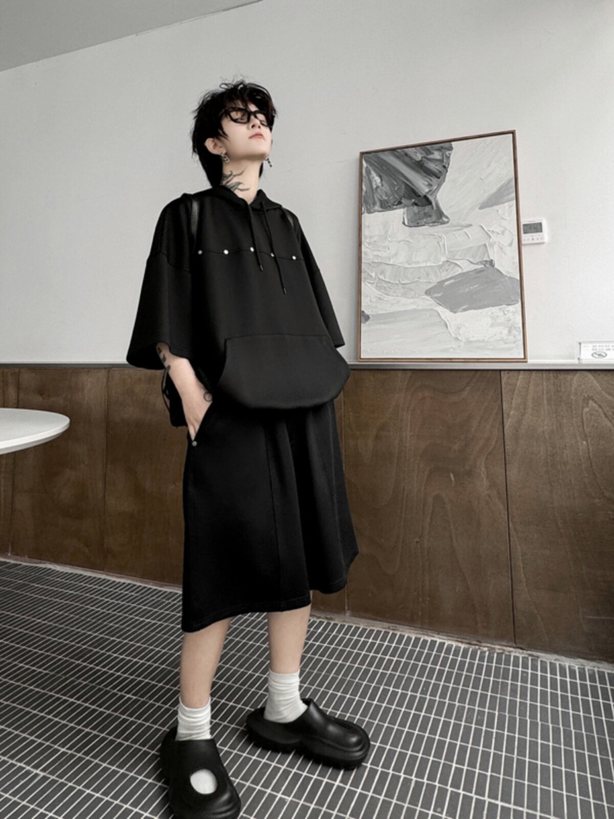 여름 패션 유행 맞춤형 리벳 디자인 후드 반팔 운동복 남성 느슨한 게으른 캐주얼 반바지 정장