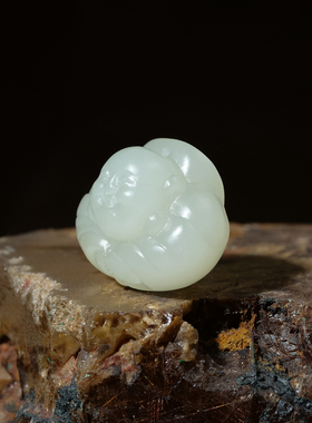 【现货】上海玉雕工作室雕刻 和田玉高青白玉籽料弥勒 抱抱佛吊坠