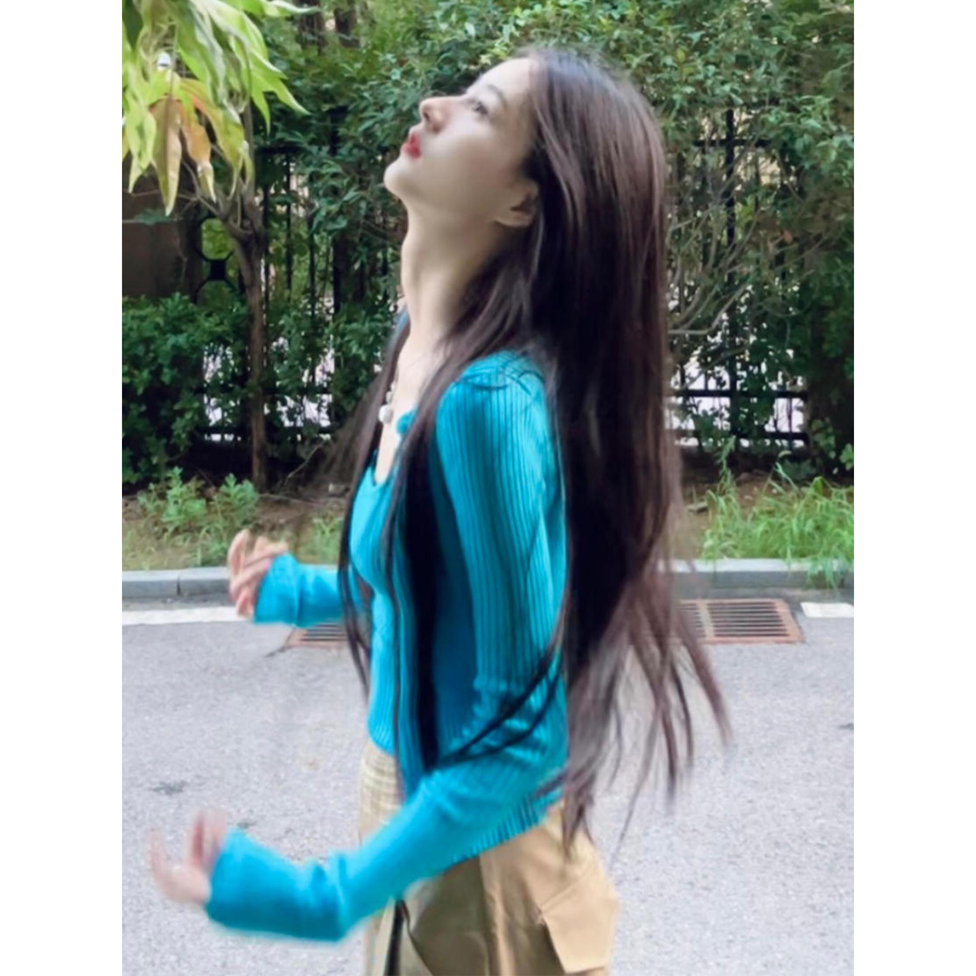 蓝色针织开衫内搭打底吊带
