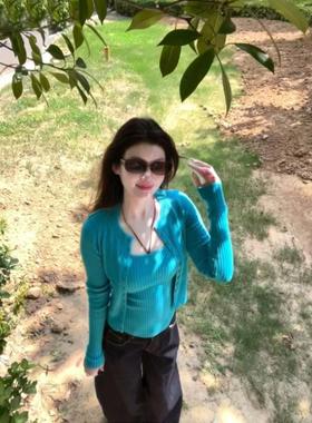 2025新款蓝色针织开衫外套女春秋季辣妹修身短款小外搭配吊带上衣