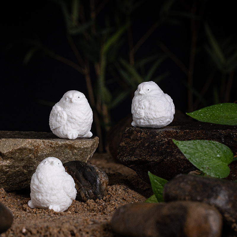 白瓷小鸡摆件可爱治愈情绪电脑趴趴工位桌面客厅手办装饰小礼物