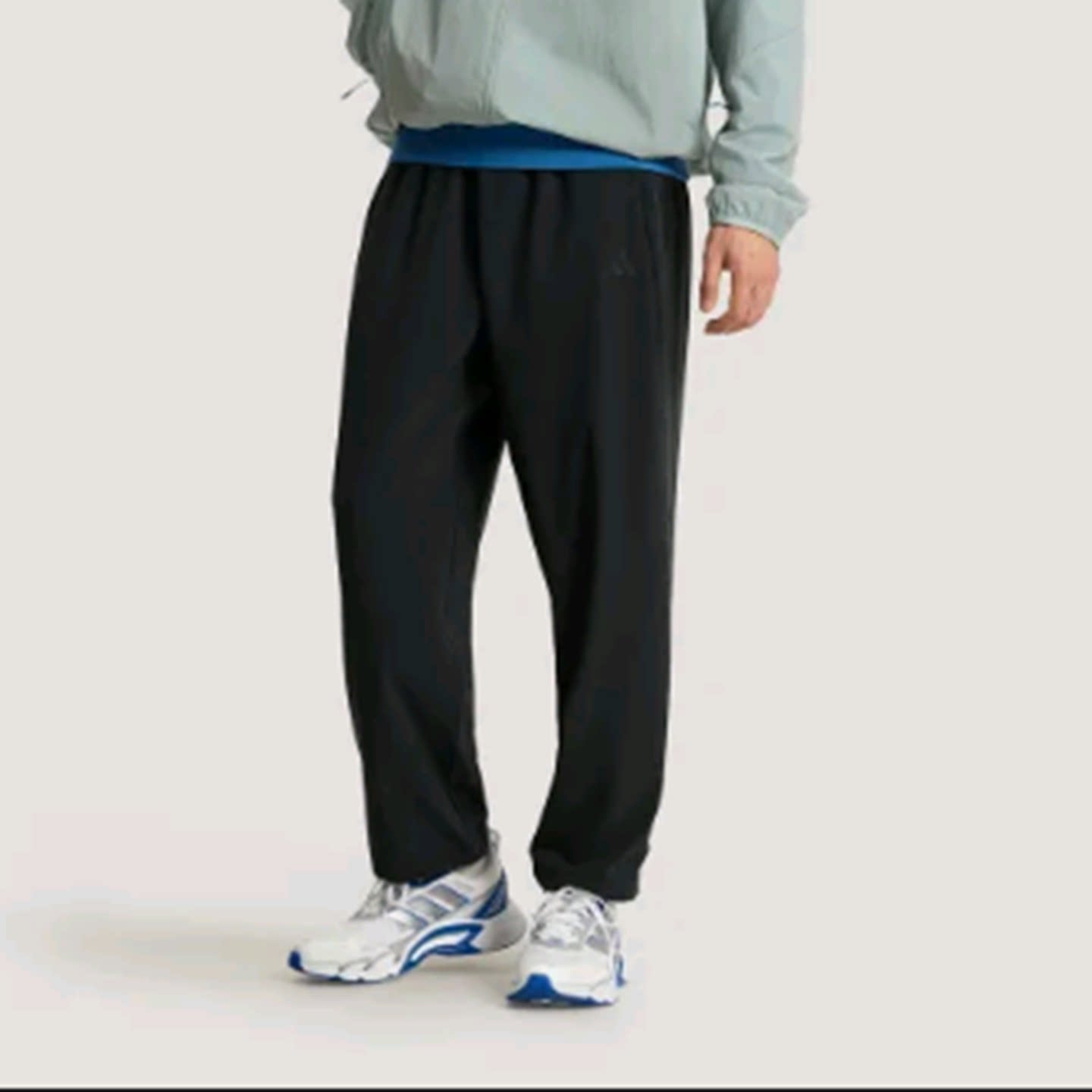 Adidas阿迪达斯男款中腰直筒时尚百搭运动纯黑休闲长裤KR2551