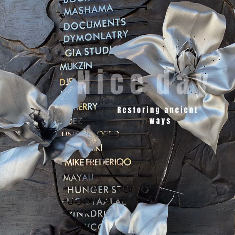 商场橱窗婚礼巨型泡沫花金属感