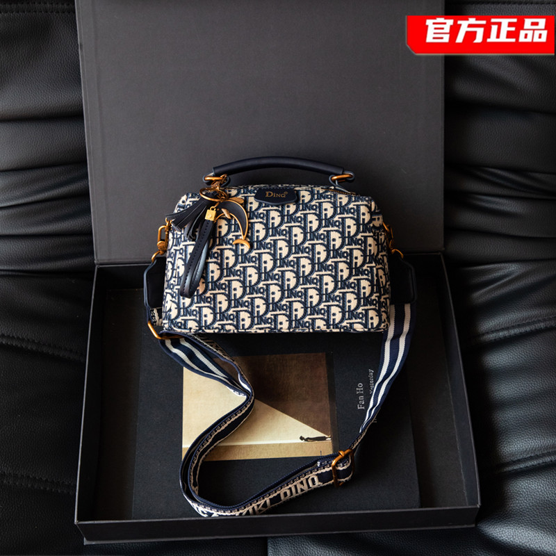 莫妮卡奇奇女包2025新款冬季百搭帆布单肩斜挎包时尚高级枕头包潮