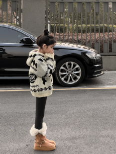 吉小可2025冬季新款儿童加厚保暖连帽毛衣女童韩版宽松针织开衫